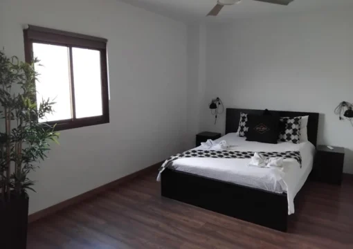 Große Suite mit Poolblick