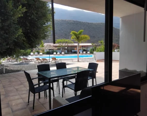 Große Suite mit Poolblick